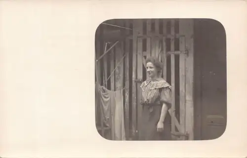 Echt Foto Bäuerin Wäschedrähte Scheune Passepartout Vintage Postkarte