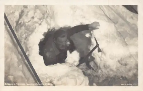 Deutschland Eingang Münchener Haus Zugspitze Schneetunnelarbeiter RPPC Postkarte