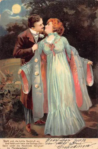 Paar küsst sich fast unter Mondschein Elegant gekleidete Frau 1905 Postkarte