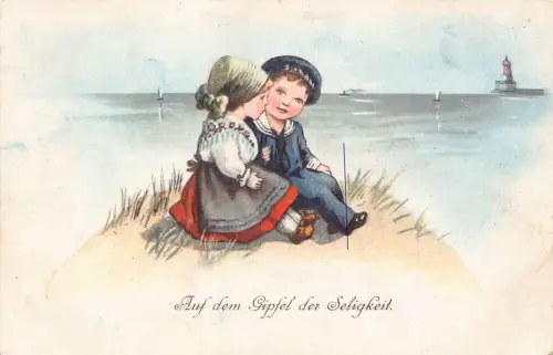 Treffen auf See Kinder als Liebhaber traditionell gekleidetes Mädchen und Matrose Postkarte