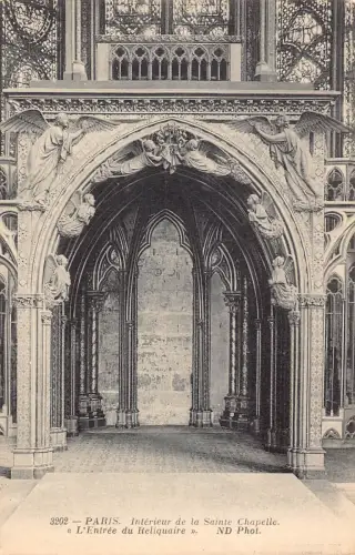 C027 Frankreich, Paris Interieur de la Sainte Chapelle Vintage Postkarte