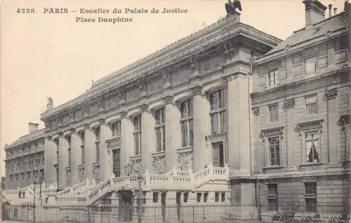C032 Frankreich, Paris Escalier de Palais de Justice Palace Dauphine Vintage Postkarte