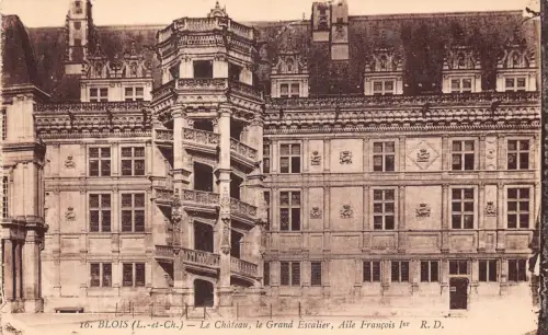 C033 Frankreich, Blois Le Chateau le Grand Escalier Aile Francois Ier Postkarte
