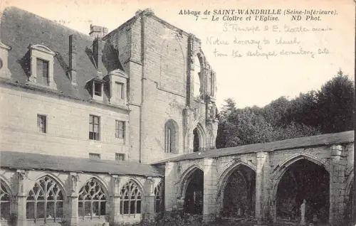 C034 Frankreich, Abbaye de Saint-Wandrille Le Cloitre et l'Eglise Vintage Postkarte