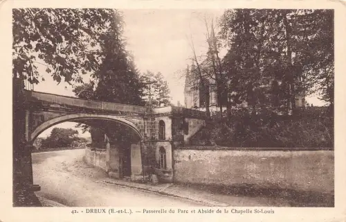 C033 Frankreich, Dreux Passerelle du Parc et Abside de la Chapelle St-Louis Postkarte