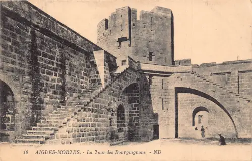 C033 Frankreich, Aigues Mortes La Tour des Bourguignons Vintage Postkarte