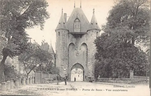 C034 Frankreich, Villeneuve sur Yonne Porte de Sens Vintage Postkarte