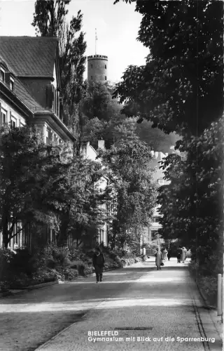 B209 Deutschland Bielefeld Gymnasium mit Blick auf die Sparrenburg RPPC Postkarte