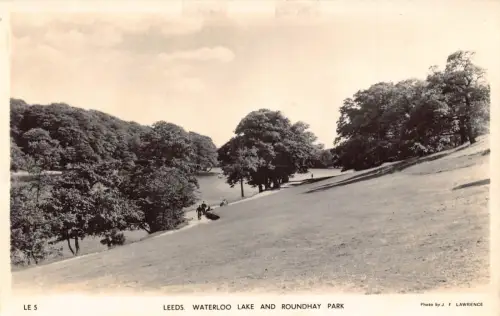 B210 England Leeds Waterloo Lake and Roundhay Park RPPC Vintage Postkarte