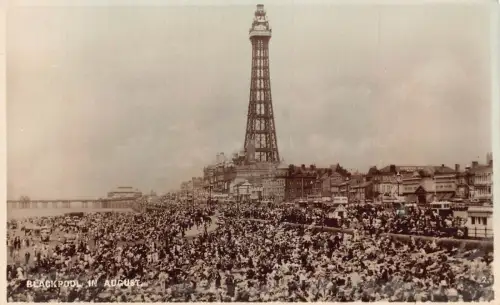 B210 England Blackpool im August Tower Beach RPPC Vintage Postkarte