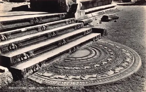 B222 Sri Lanka Ceylon Mondstein und Stufen Anuradhapura RPPC Vintage Postkarte