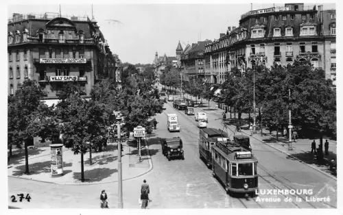 B221 Luxemburg 1956 Avenue de la Liberte Straßenbahnwagen Willy Capus RPPC Postkarte