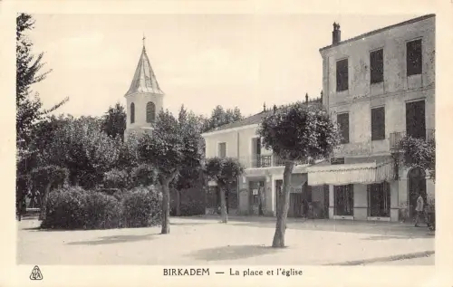 B222 Algerien Birkhadem Birkadem Place et l'eglise Kirche Vintage Postkarte