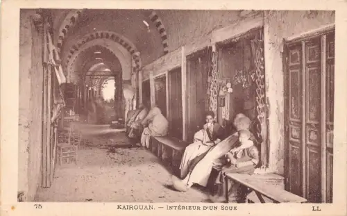 B222 Tunesien Kairouan Al-Qayrawan Interieur d'un Souk Ureinwohner Ethnische Postkarte