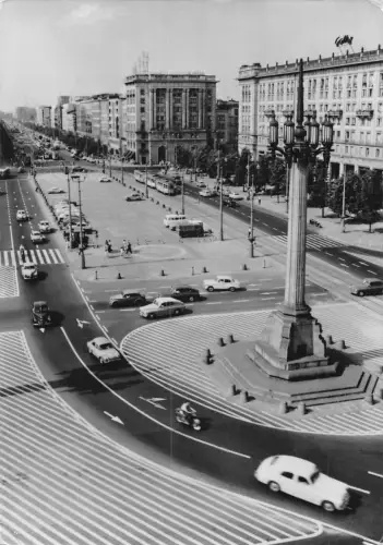 B231 Polen Poland Warszawa Warschauer Verfassung Platz Autos Postkarte