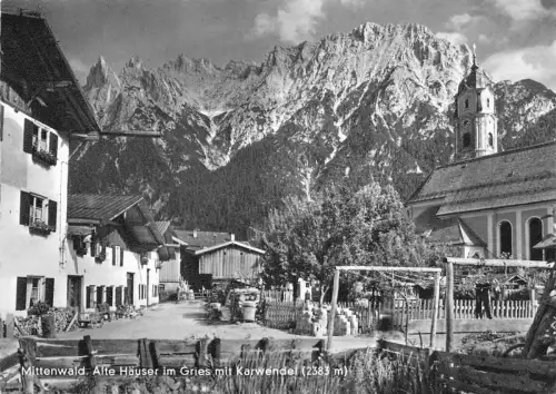 B234 Deutschland Mittenwald Alte Haeuser im Gries mit Karwendel RPPC Postkarte