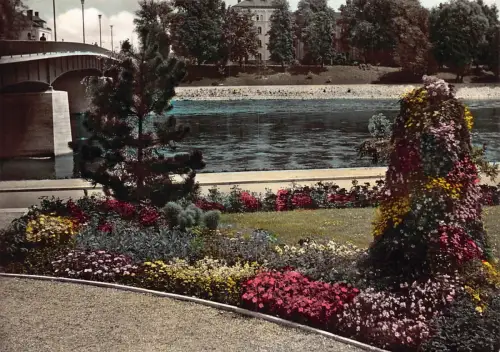 B236 Deutschland Ingolstadt Donauufer m Grünanlagen und Brücke RPPC Postkarte