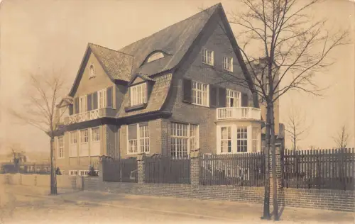 Unbekannte große einstöckige Haus und Dachboden RPPC Vintage Postkarte