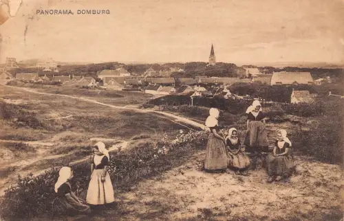 Niederlande 1921 Panorama der Domburger Mädchen in Trachten Postkarte