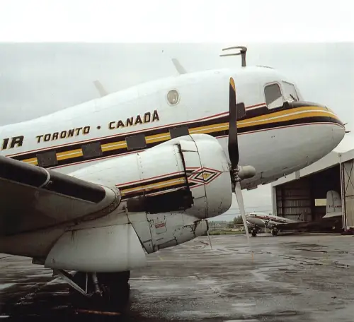 A158 Flugzeug Millardair Fluggesellschaft C-GGKG am Flughafen Toronto Ontario Postkarte