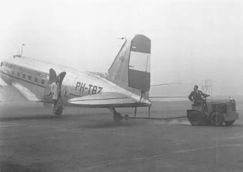 A157 Flugzeug KLM Fluggesellschaft Der fliegende Holländer PH-TBZ c/n 19785 Postkarte
