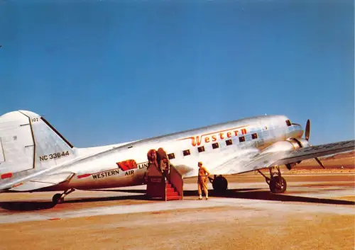 A157 Flugzeug Western Airline NC33644 c/n 4123 am Flughafen Postkarte