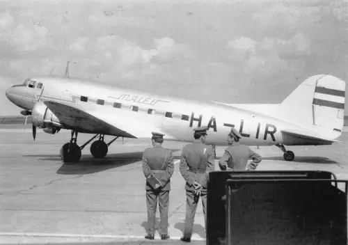 A155 Flugzeug Malew Fluggesellschaft HA-LIR russischer Bau Li-2 Budapest Flughafen Postkarte