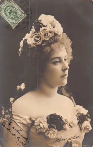 A149 Portrait Elegante Frau Profil 1906 Rosen Krone und Kleid Vintage Postkarte