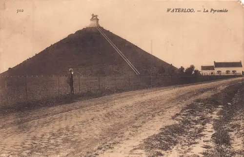 L258 Belgien WATERLOO. La Pyramide Vintage Postkarte