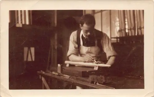 L040 Tischlerwerkstatt Sozialgeschichte Echtfoto Postkarte