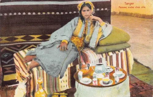 L044 Marokko Mandar Araberin trinkt Tee Ethno Vintage Postkarte