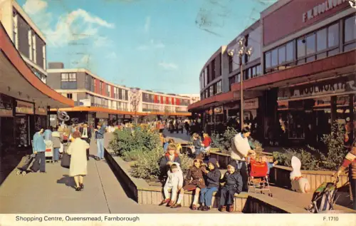 L236 England 1980 Farnborough Einkaufszentrum Queensmead Geschäfte Vintage Postkarte