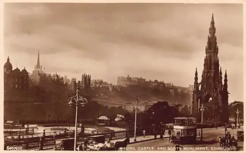 L238 Schottland Edinburgh Mound Castle Scott Monument Doppelstock Straßenbahn Postkarte