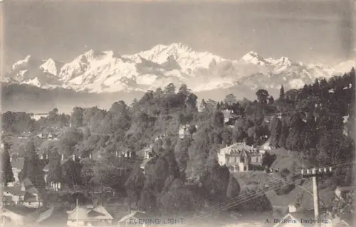 L379 Indien Abendlicht in Darjeeling Bergen Vintage Postkarte