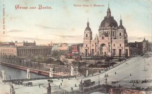 A138 Deutschland Gruss aus Berlin Neuer Dom und Museumskutsche Vintage Postkarte