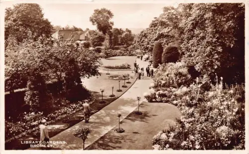L232 England Bromley Library Gardens RPPC Vintage Postkarte