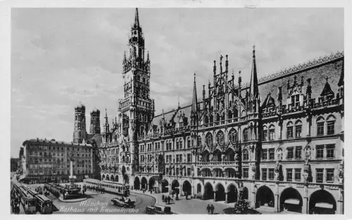 Deutschland München München Rathaus und Frauenkirche Straßenbahnen Vintage Postkarte