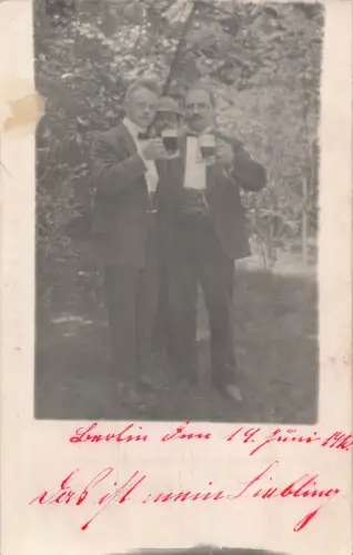 Echt Foto Berlin 1910 Freundeskreis erhebt Bierkrüge Vintage Postkarte