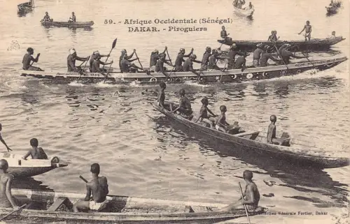 Senegal Dakar Piroguiers Männer Rudern Kanu Boote Meer Vintage Postkarte