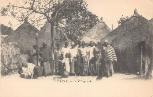 Senegal Dakar Le Village Noir Gruppe posiert vor Häusern Kinder Postkarte