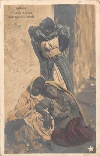 Tunesien Arabische Mädchen bleiben in der Sonne Traditionelle Kleidung Ethnische Postkarte