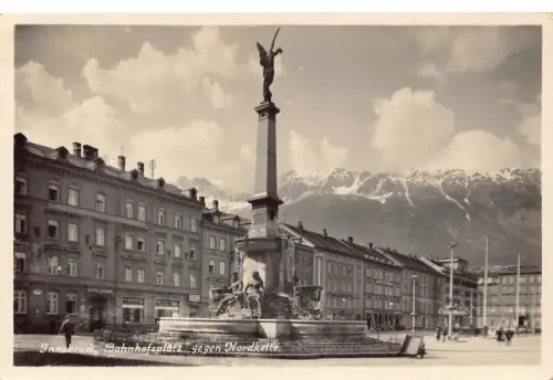 Österreich Innsbruck Bahnhofsplatz gegen Nordkette RPPC Vintage Postkarte