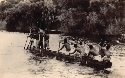 Simbabwe Ureinwohner Kanu Simbesi Fluss über Victoria Falls ethnische Männer Postkarte