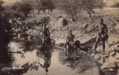 Südafrika Zulu Krieger ethnische Männer baden im Fluss Vintage Postkarte