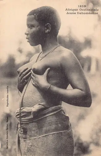Dahomey Benin junge Frau halbnackt traditionelle Hautspuren ethnische Postkarte