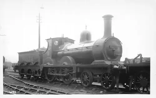 Dampflokomotive im Bahnhof Echtfoto Vintage Postkarte