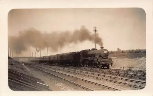 Dampfzug auf Eisenbahn Echtfoto Vintage Postkarte