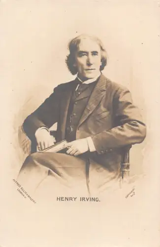 Edwardian Theaterschauspieler Henry Irving posiert mit Buch Vintage Postkarte