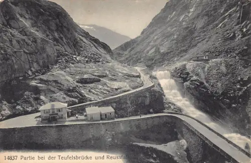 Schweiz Partie bei der Teufelsbrücke und Reussfall Wasserfall Postkarte