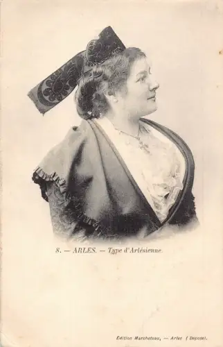 Frankreich Arles Typ d'Arlesienne Frau in Tracht Vintage Postkarte